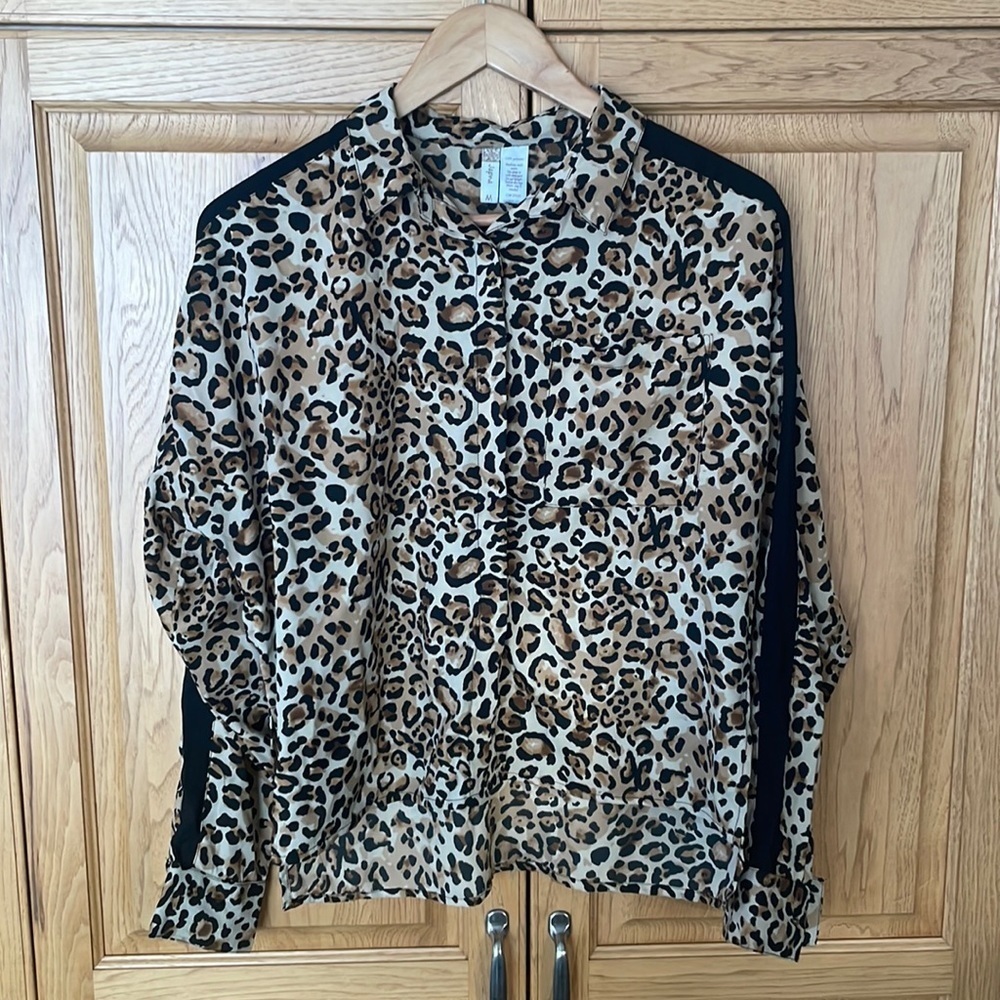 Japna Leopard Print Button Down Blouse size medium